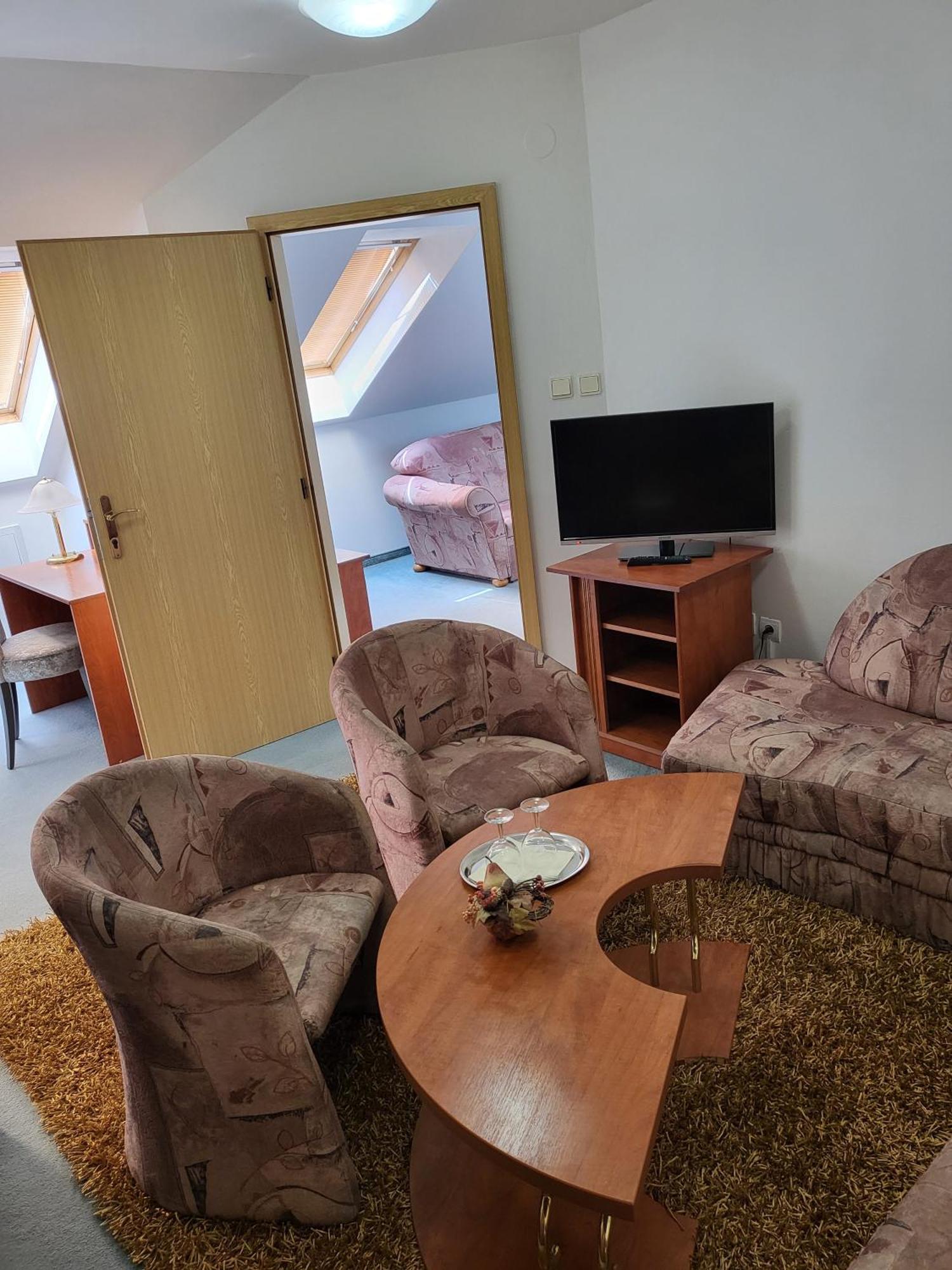 Hotel Margit Trenčianske Teplice Buitenkant foto